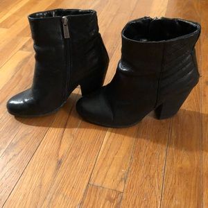 Vince Camuto black leather booties size 7.5